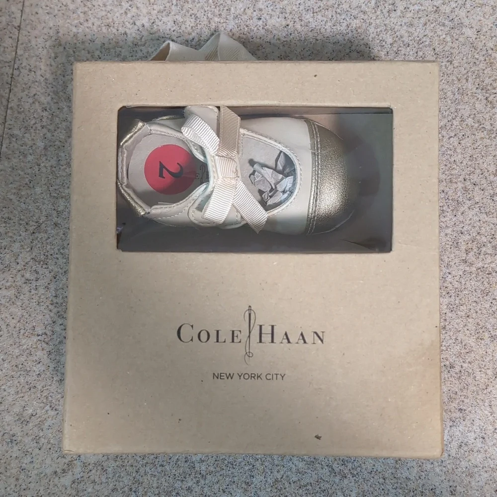 Cole Haan Baby Shoes, Mini Cap Bow, Cream And Gold, Size 2, New